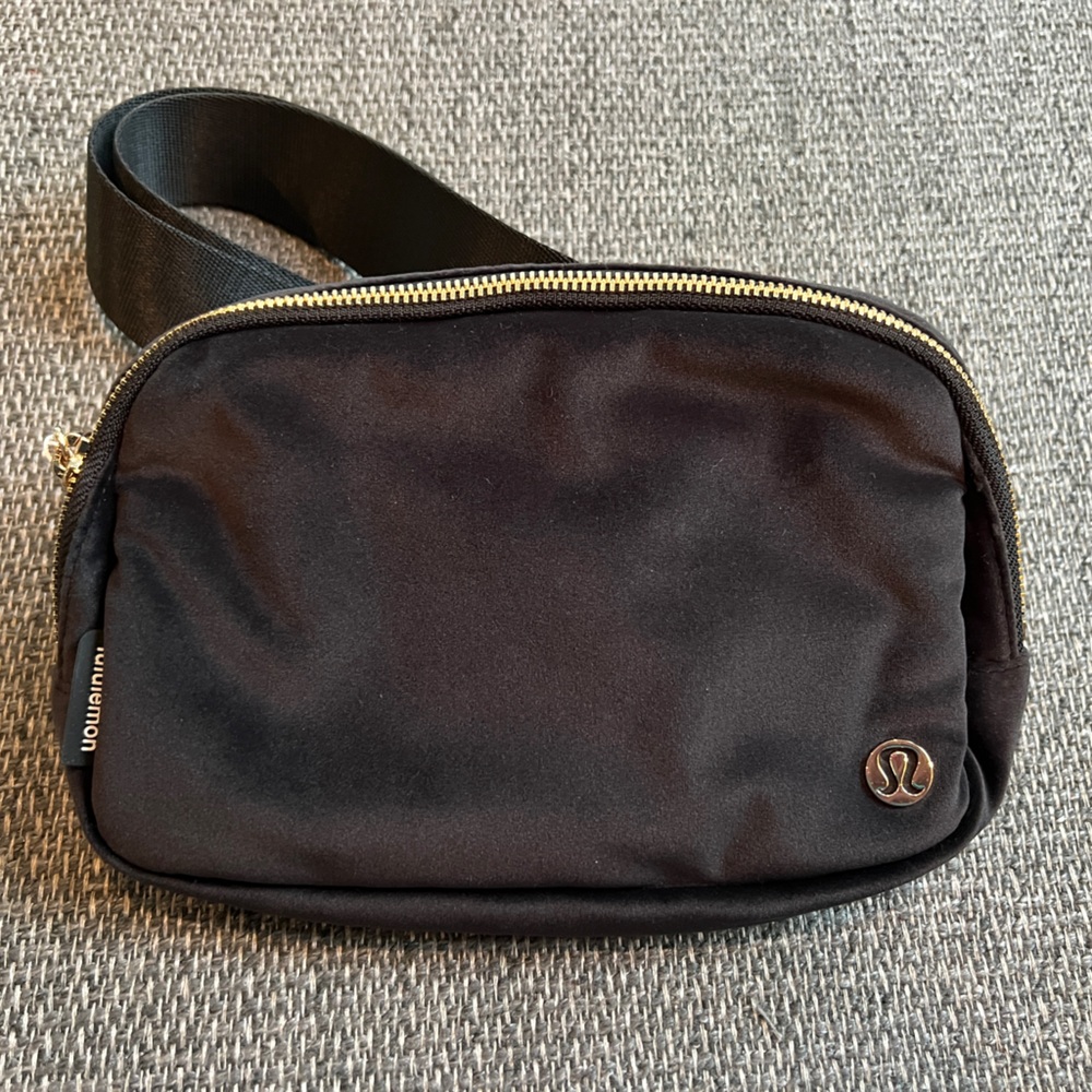 NWT Lululemon Velour Belt Bag